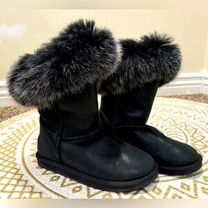 “Foxy Short” Australian Luxe Boots. Authenticity hologram attached. US size 7